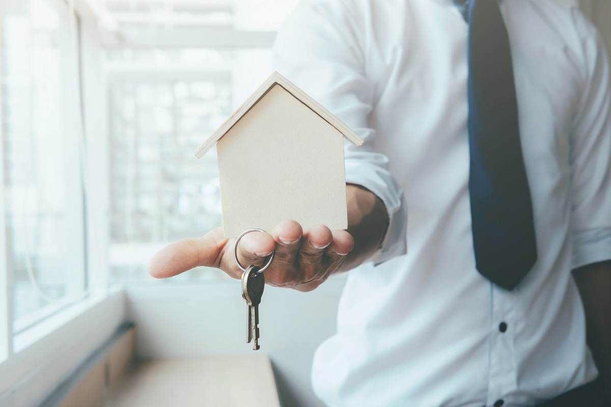 Real Estate Education in NY Salesperson holding keys to house